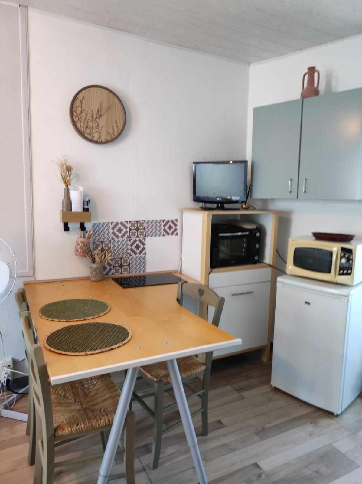 Апартаменти Le Nid Douillet Champetre Linge Fourni Ла-Бурбуль Екстер'єр фото