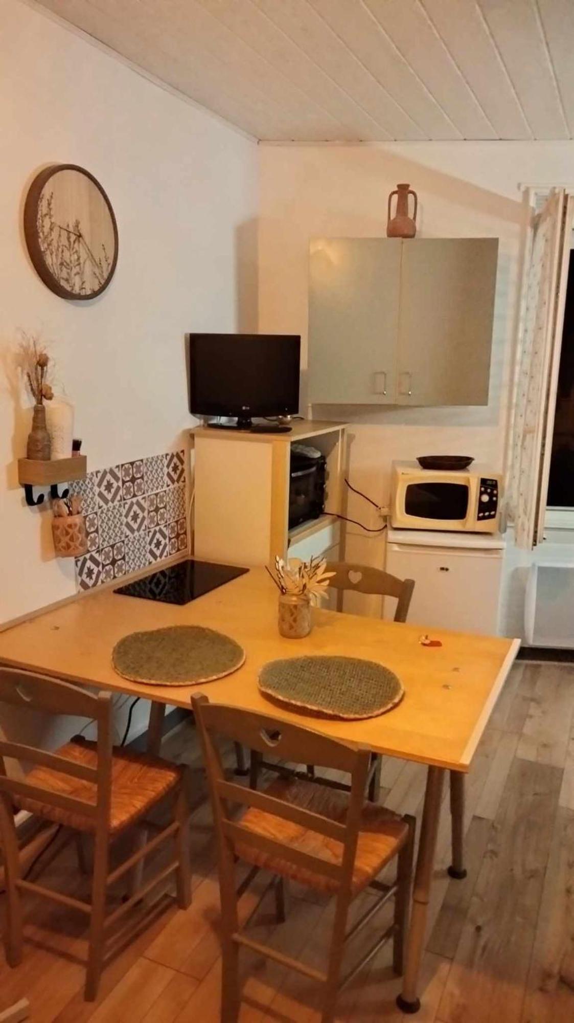 Апартаменти Le Nid Douillet Champetre Linge Fourni Ла-Бурбуль Екстер'єр фото